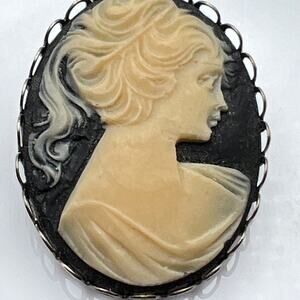Vintage Oval Cameo Brooch Silver Scalloped Edge Era 1980's